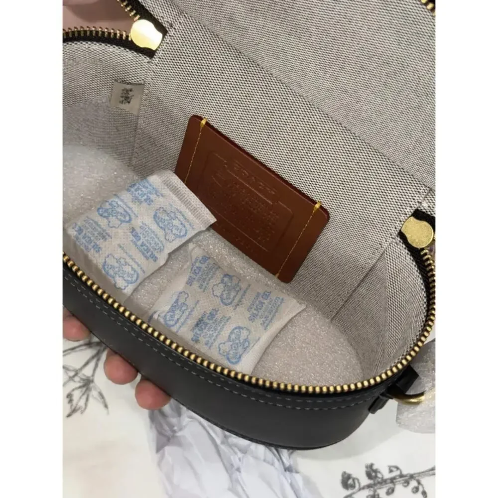 NWT B7-009COACH OriginalsTrail Bag CrossbodyVanityCaseInLeatherGoldBlackCBG93New